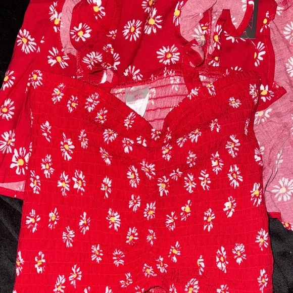 No Boundaries Red Daisy Print Two-Piece Set - Picture 6 of 12